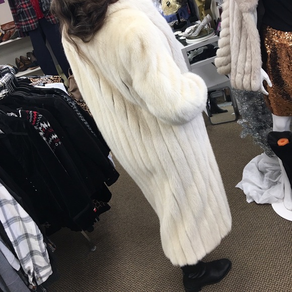 Full Length Mink with Fox Trim - Picture 7 of 9